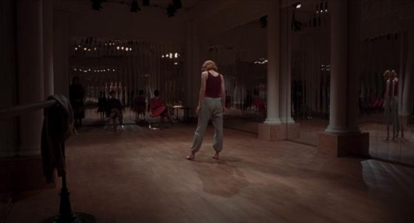 阴风阵阵/美版阴风阵阵 Suspiria.2018.1080p.BluRay.x264.DTS-FGT 13.83GB-4.png